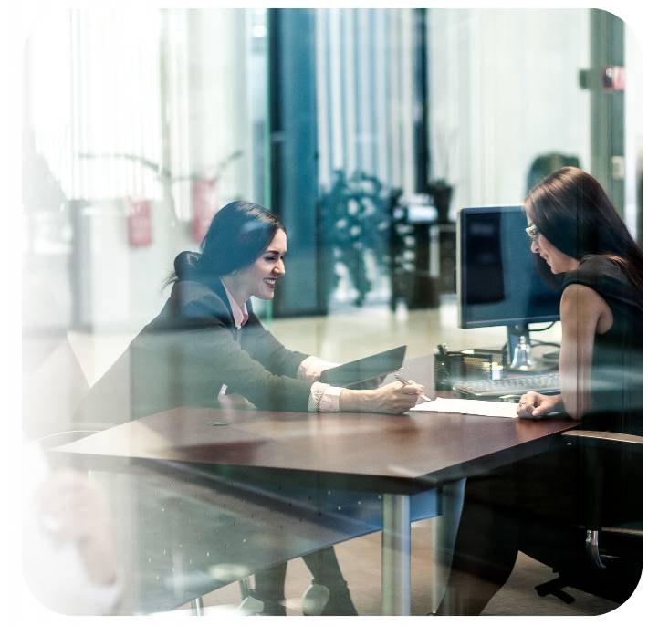 Pracownik weryfikujący wymagania